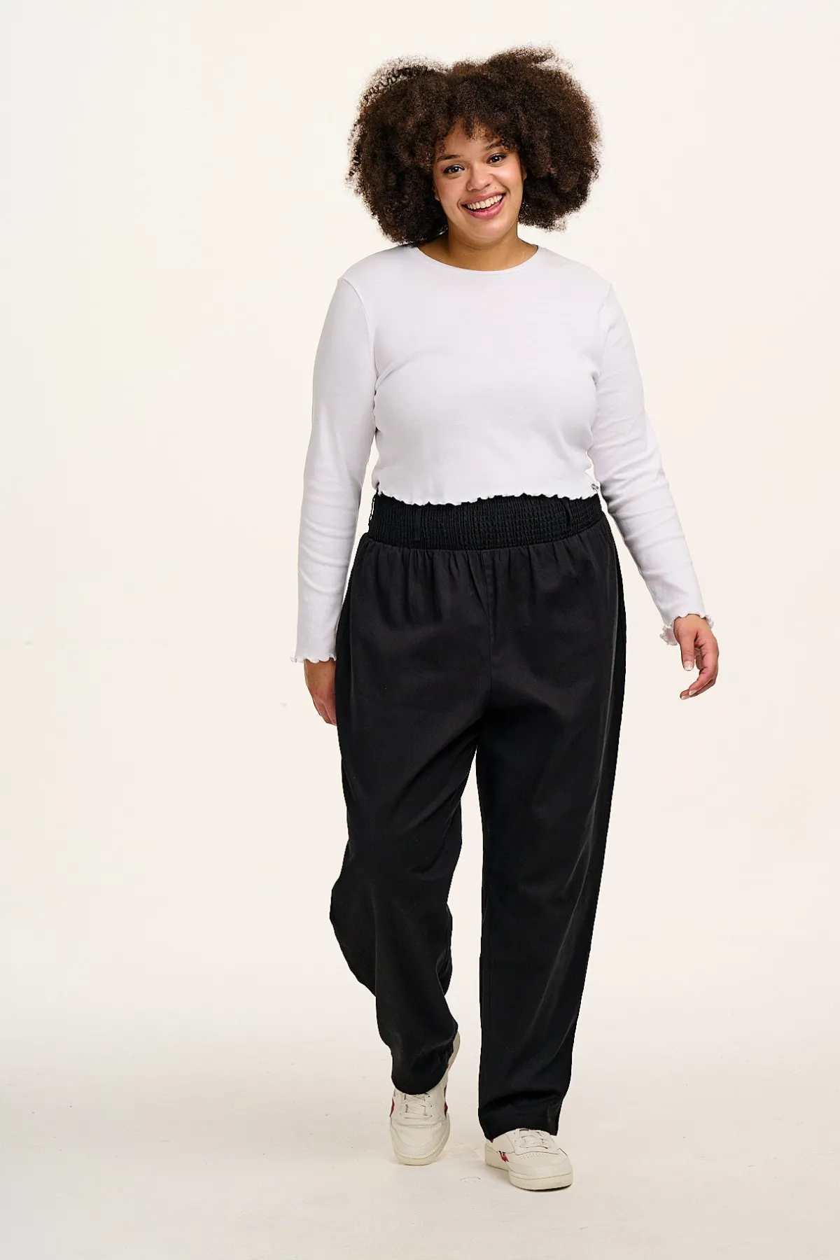 alexa__cotton_trousers_in_black_9.webp Lucy & Yak Alexa - Cotton Trousers in Black