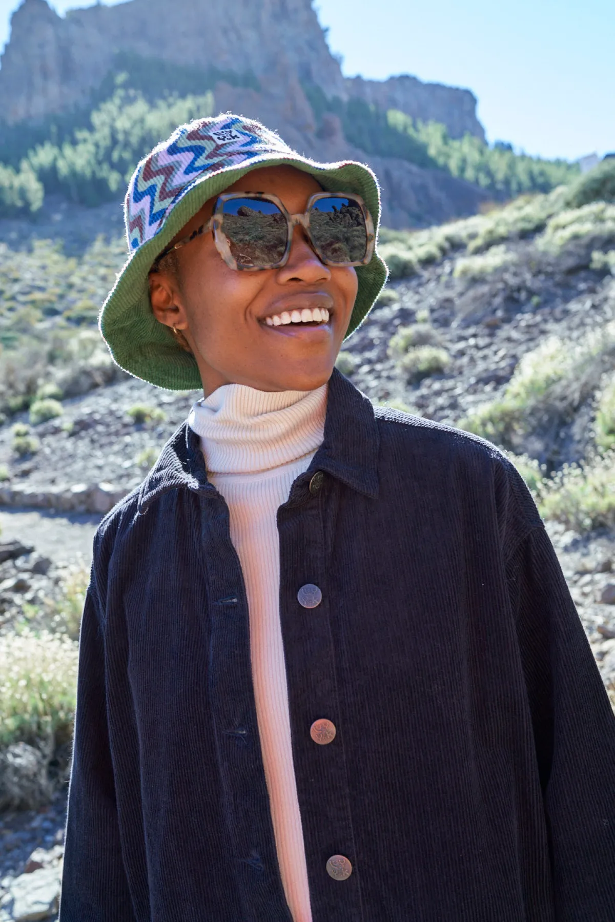 olly__corduroy_jacket_in_black_6.webp Lucy & Yak Olly - Corduroy Jacket in Black