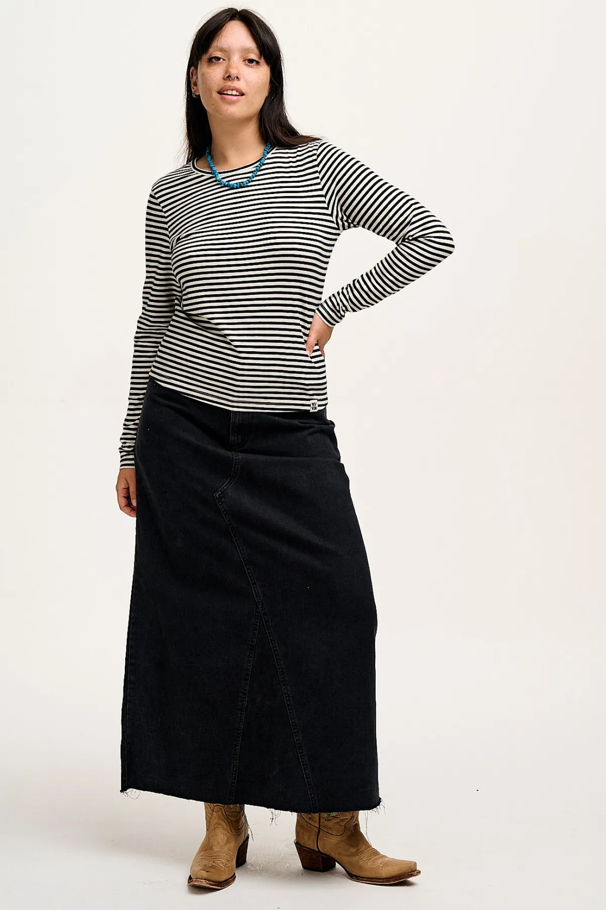 rey__long_sleeve_cotton_top_in_black__white_stripe_5.webp Lucy & Yak Rey - Long Sleeve Cotton Top in Black & White Stripe