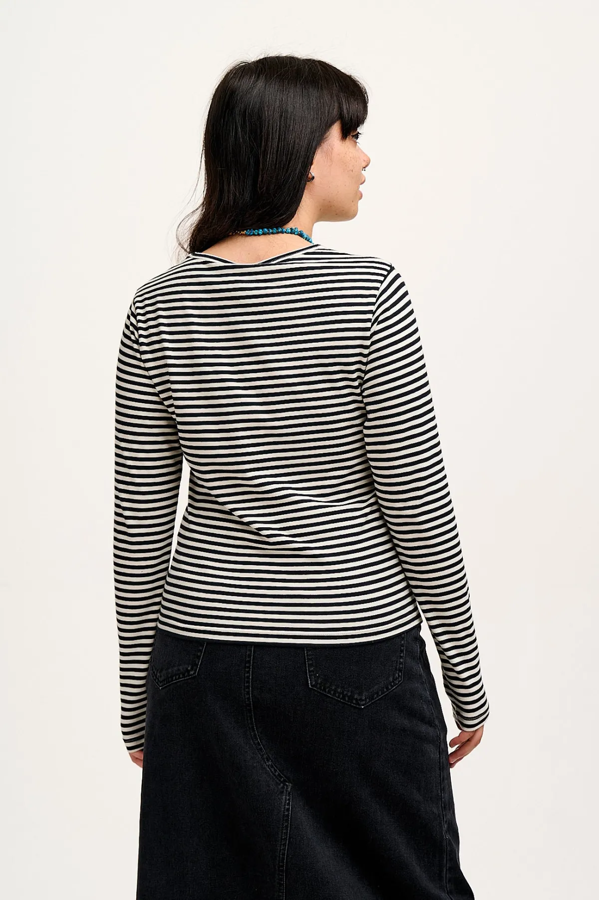 rey__long_sleeve_cotton_top_in_black__white_stripe_7.webp Lucy & Yak Rey - Long Sleeve Cotton Top in Black & White Stripe