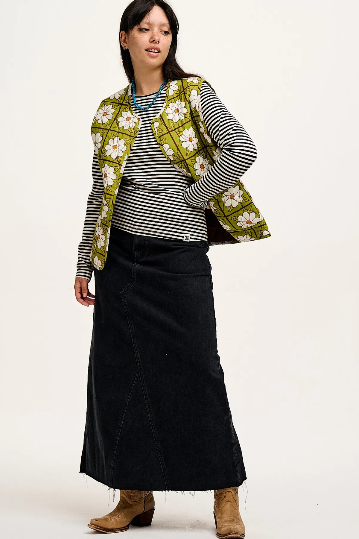 rey__long_sleeve_cotton_top_in_black__white_stripe_8.webp Lucy & Yak Rey - Long Sleeve Cotton Top in Black & White Stripe